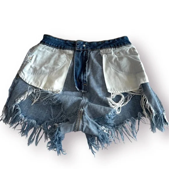 🛍️SALE🛍️ Sincerely Jules Women's Cut-Off Raw Hem Distressed Denim Shorts - Picture 7 of 7